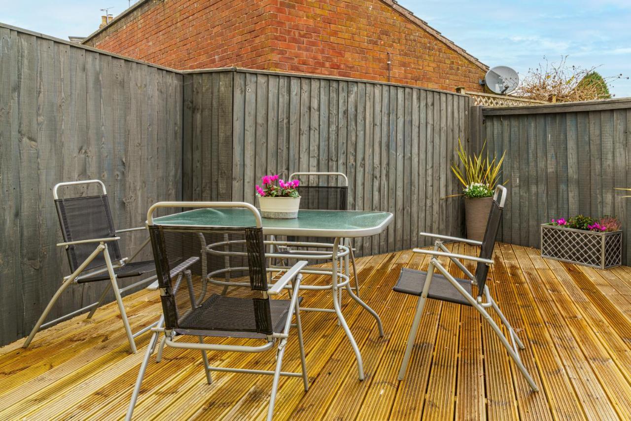 Private Deck With Newly Refurbished Flat Attached! Apartment Сайърънсестър Екстериор снимка